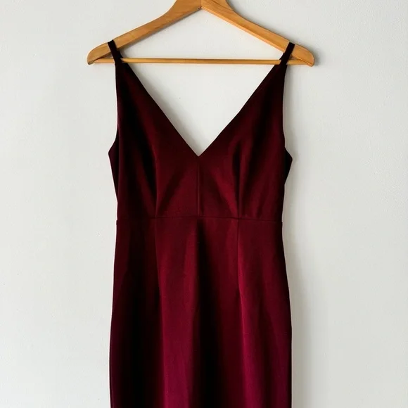 Lulu's - Melora V Front and Back Sleeveless Gown in Maroon - Picture 4 of 6
